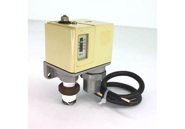 IS3000-02-X205 PRESSURE SWITCH