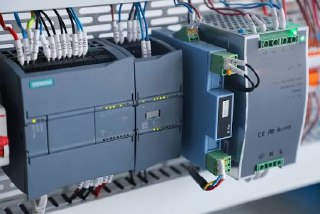 Роботы переходят под управление ПЛК: почему это меняет промышленную автоматику